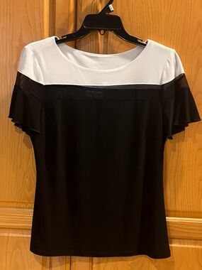 Frank Lyman Montréal Design Black & White Flutter Sleeve Top – Size 10